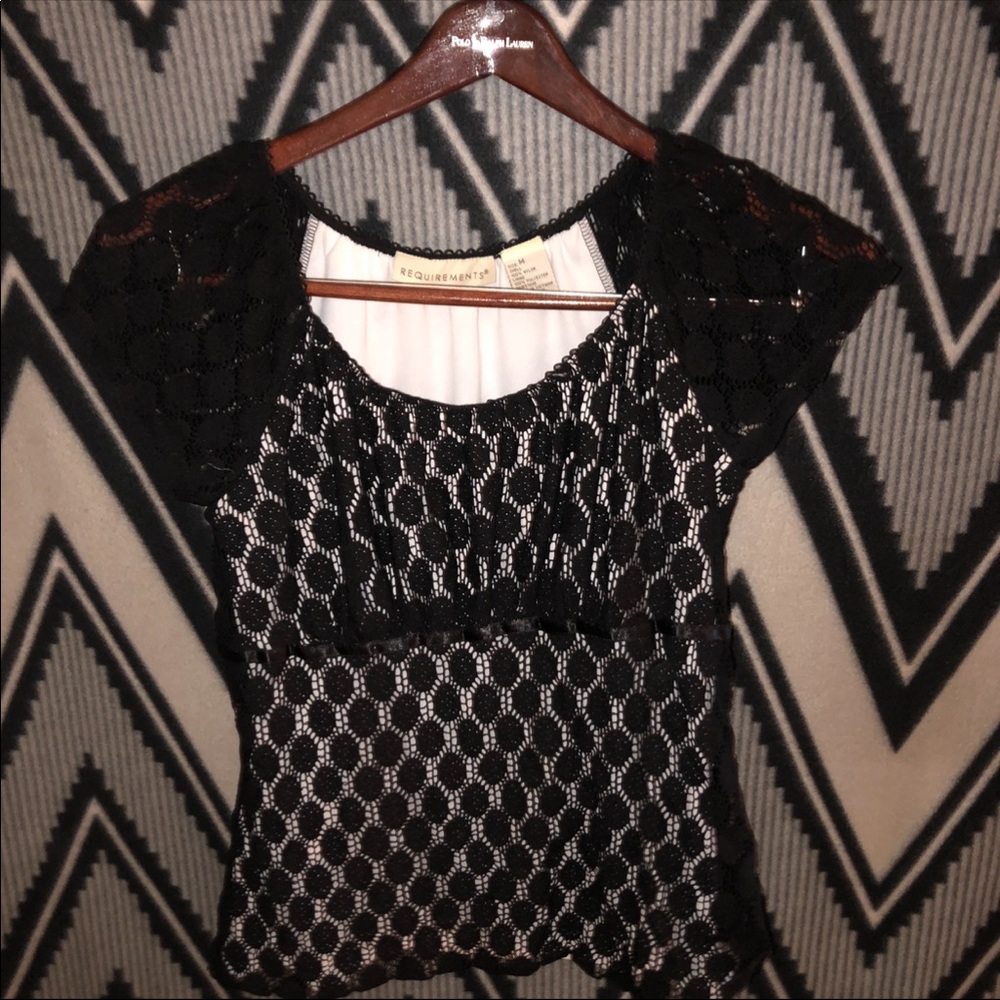 requirements black & white top